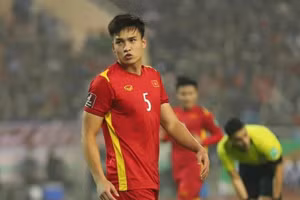 Bùi Hoàng Việt Anh chia tay tuyển Việt Nam vì chấn thương.