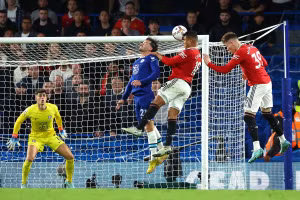 Man United hòa đáng tiếc trước Chelsea ở vòng 10 ngoại hạng Anh.