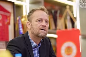 HLV Polking thất vọng với lối chơi của Hoàng Anh Gia Lai.