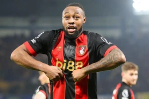 Antoine Semenyo hiện đang đàm phán hợp đồng với Man United.