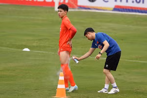 Đình Bắc chia tay U22 Việt Nam vì chấn thương.