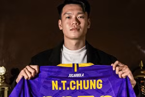 Thành Chung gia hạn với Hà Nội FC tới đến năm 2030.