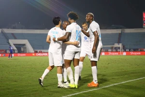 CLB Thép Xanh Nam Định bất ngờ chiêu mộ tiền vệ vô danh