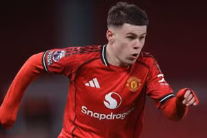 Con trai Rooney lập đại công cho Man United