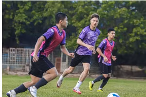 Tony Phạm thử việc CLB Becamex TP. Hồ Chí Minh.