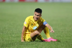 Doãn Ngọc Tân nghỉ hết lượt đi V-League vì chấn thương.
