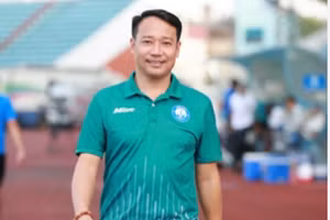 HLV Vũ Hồng Việt hài lòng với trận thắng Thanh Hóa ở vòng 22 V-League.
