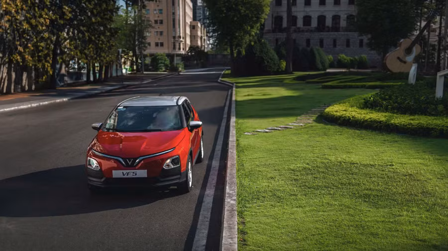 'Ô tô quốc dân' của Gen Z gọi tên VinFast VF 5