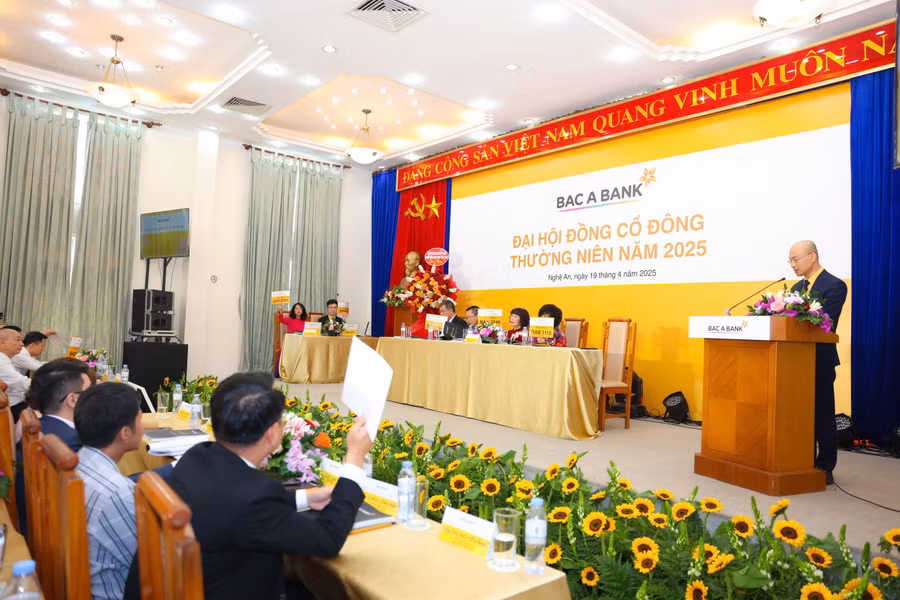 5-ba-ban-dieu-hanh-bac-a-bank-nhat-tri-cao-voi-dinh-huong-xuyen-suot-la-xay-dung-va-phat-trien-ngan-hang-theo-huong-da-nang.jpg