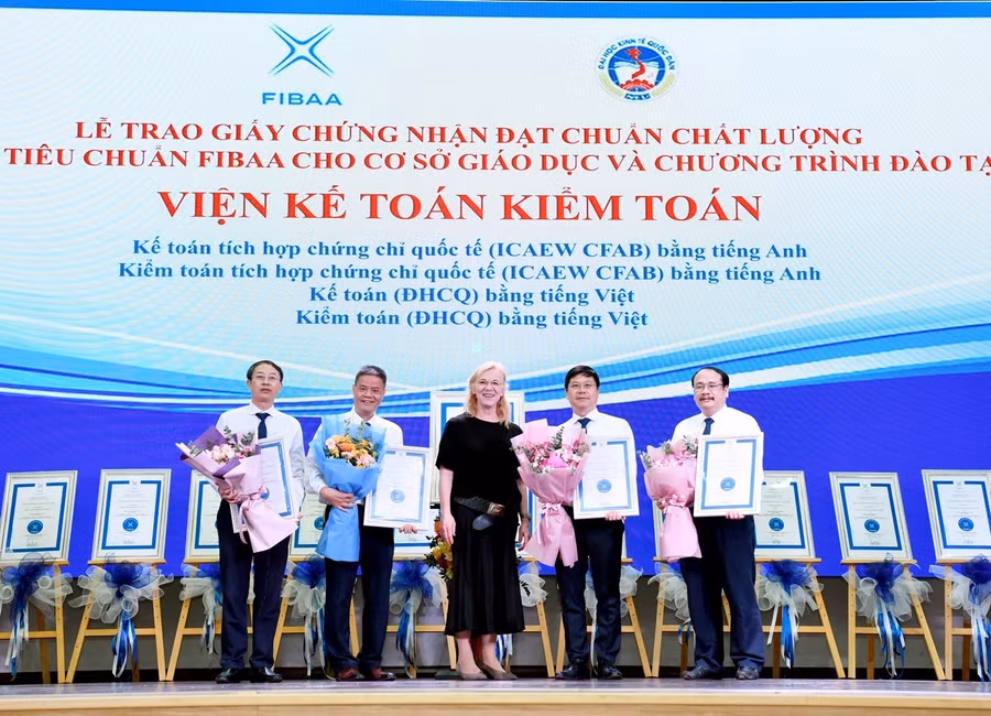 Viện Kế toán - Kiểm toán. NEU nhận Chứng nhận đạt chuẩn chất lượng theo tiêu chuẩn của tổ chức kiểm định quốc tế FIBAA 