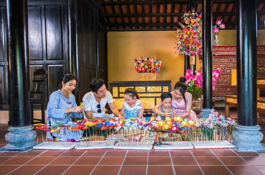 Hoá thân thành nghệ nhân nhí, thỏa sức sáng tạo nên các tác phẩm độc đáo. Ảnh: VinWonders. 3-vin.jpg