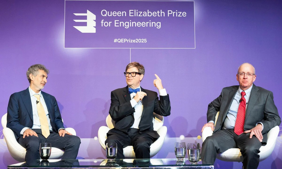 GS. Yoshua Bengio, GS. Yann LeCun và TS. Bill Dally (từ trái qua) là 3 trong số 7 nhà khoa học được vinh danh tại Giải thưởng Nữ hoàng Elizabeth 2025.
