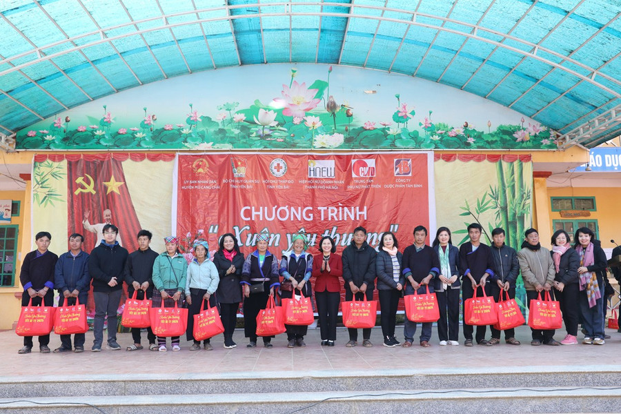 Trao quà Tết cho người dân anh-3-tam-binh.jpg