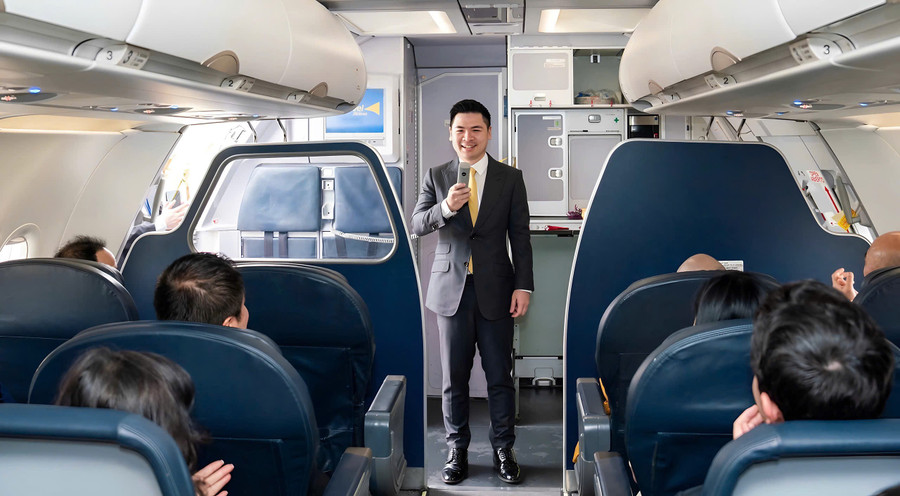 Ông Đỗ Vinh Quang, Chủ tịch Vietravel Airlines phát biểu trên chiếc máy bay sở hữu riêng đầu tiên của hãng anh-2-phong.jpg