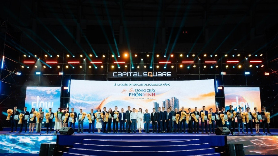Cũng trong sự kiện, chủ đầu tư đã trao giấy chứng nhận hợp tác chiến lược với 29 đại lý bất động sản uy tín trên khắp cả nước. a2-brg.jpg