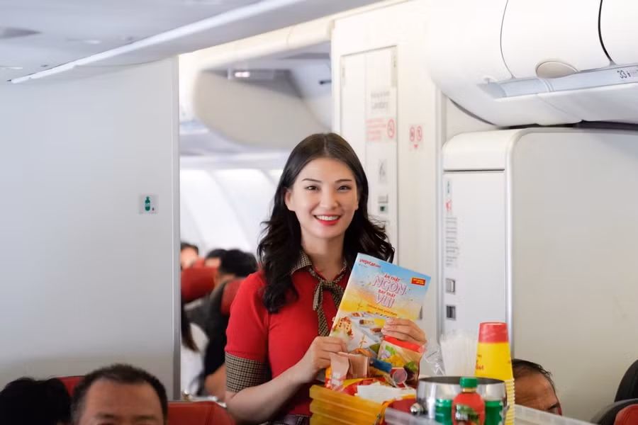 3-vietjet-cabin-crew.jpg