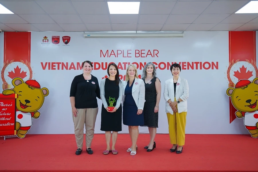 Đại diện Maple Bear Global Schools tham gia hoạt động đào tạo tại Maple Bear Việt Nam