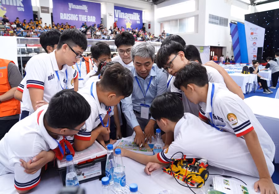 Hình Robotacon-3c.JPG