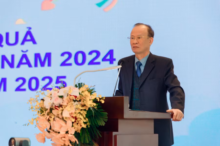4-ong-nguyen-van-tu-pho-tong-giam-doc-cong-ty-vepic-bao-cao-ket-qua-bien-soan-xuat-ban-nam-hoc-2023-2024.jpg