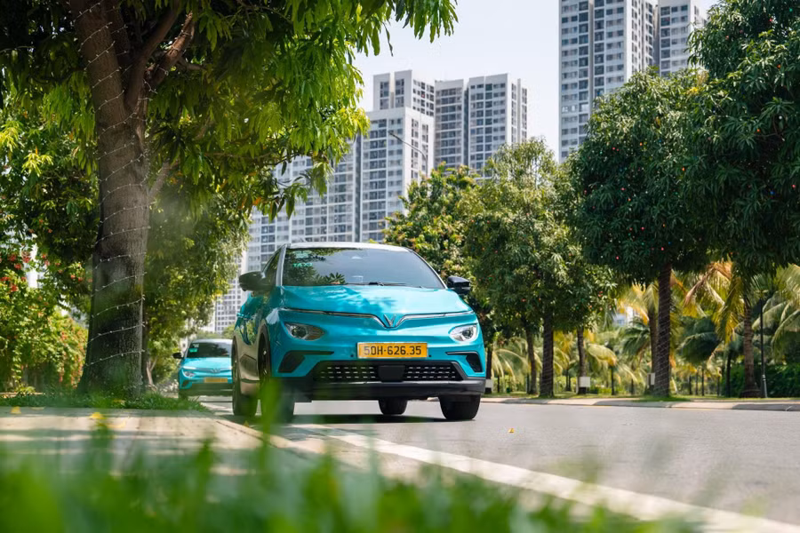 Xanh SM Premium - dịch vụ taxi cao cấp sử dụng xe VinFast VF e34 chất lượng cao (tương lai là Nerio Green) với nhiều tiện ích bổ sung