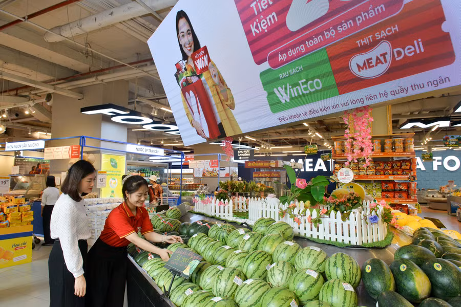 9-ms-khach-hang-mua-sam-tai-sieu-thi-winmart-3-1.jpg