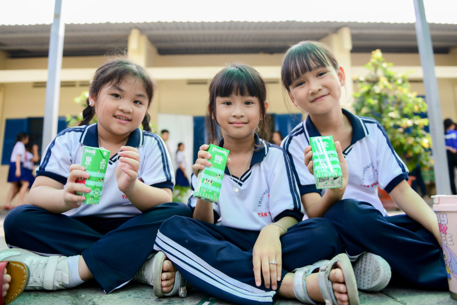 Vinamilk và Quỹ sữa Vươn cao Việt Nam Việt Nam đã đồng hành cùng hơn nửa triệu em nhỏ trên mọi miền đất nước trong 18 năm qua 6-pr-vnm-6.jpg
