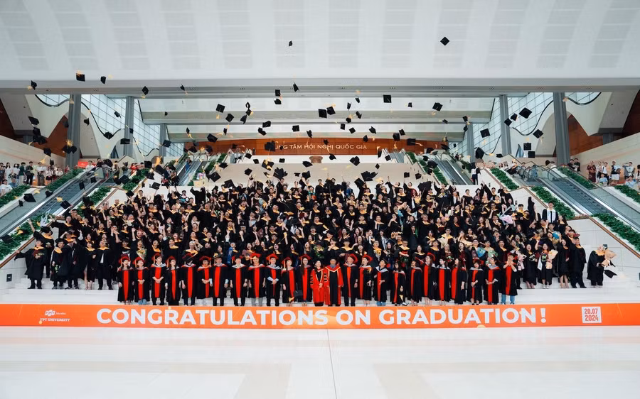 Hàng loạt sinh viên tự tin tốt nghiệp sau gần 4 năm trải nghiệm cùng trường Đại học FPT. - Ảnh: Trường ĐH FPT. 