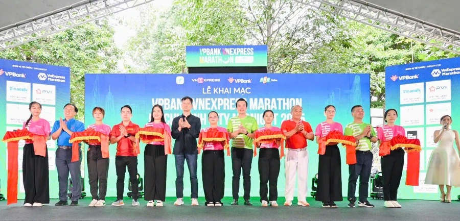 Giải chạy VPBank VnExpress Marathon Ho Chi Minh City Midnight chính thức khai mạc trưa 21/2