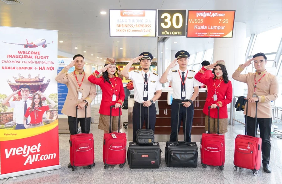 Vietjet chào mừng chuyến bay đầu tiên giữa Kuala Lumpur và Hà Nội