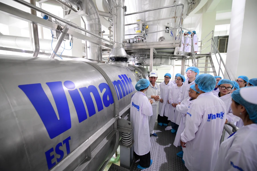 Công suất tháp sấy trong nhà máy của Vinamik có thể cung ứng khẩu phần sữa cho hàng triệu trẻ em mỗi ngày.