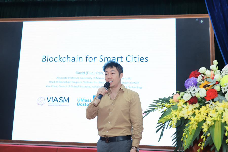 gs-david-duc-tran-dai-hoc-massachusetts-boston-hoa-ky-trinh-bay-tham-luan.jpg