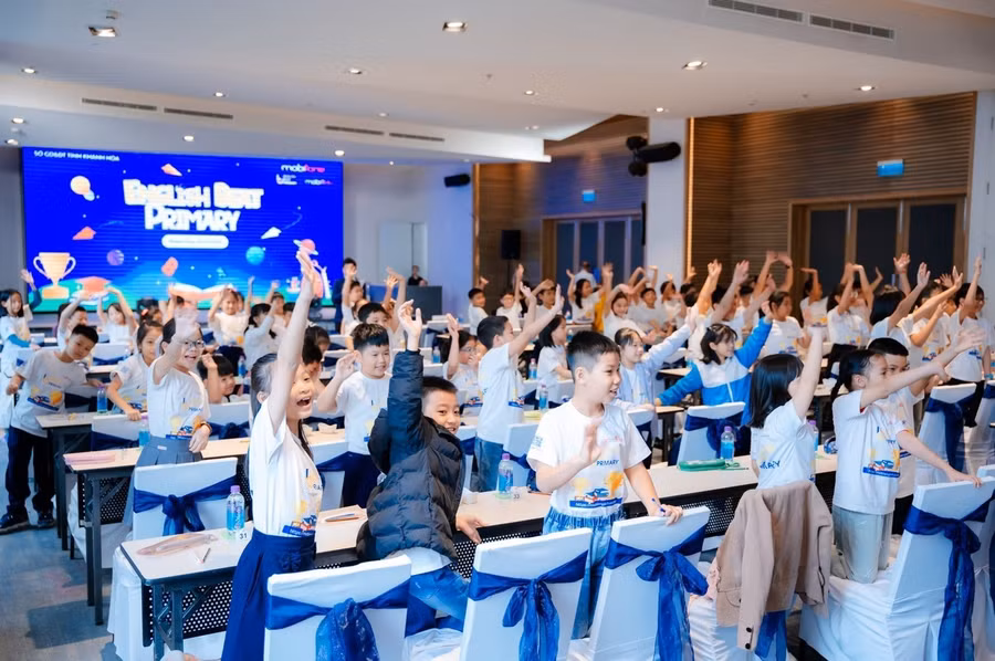 Các thí sinh vô cùng hào hứng trong buổi gala Hùng biện Tiếng Anh tại tỉnh Khánh Hoà