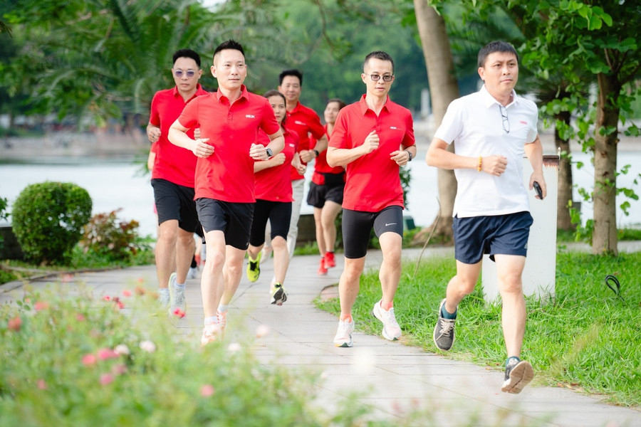 Giải chạy “Hành trình tự hào” thu hút và kết nối hàng trăm CBNV trên toàn hệ thống GELEX. glex.jpg