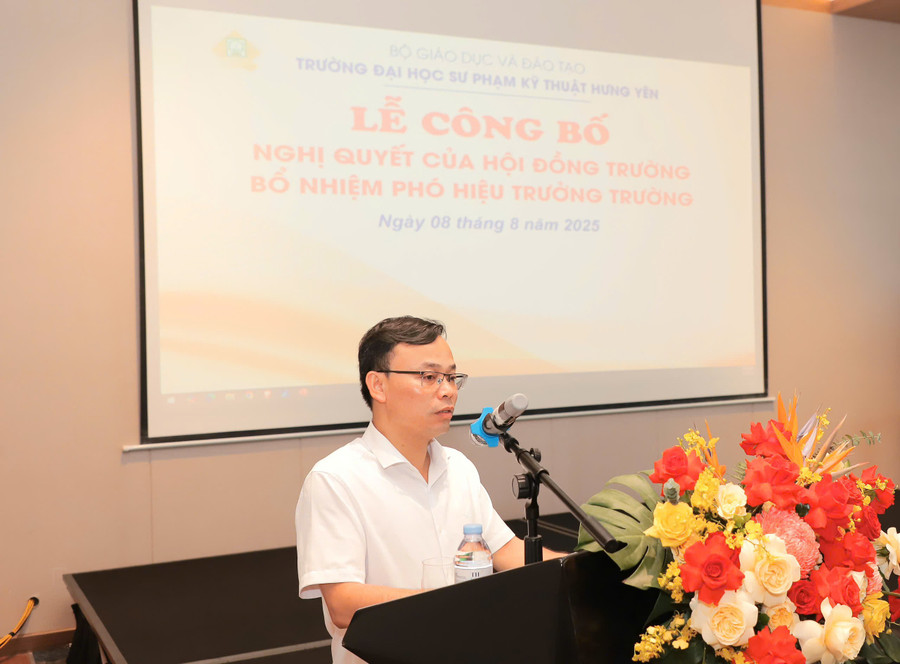 PGS.TS Trần Thế Văn – Thư ký Hội đồng Trường công bố Nghị quyết hy.jpg
