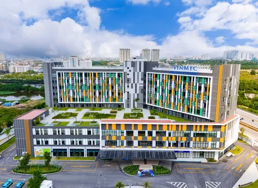 Vinmec Smart City có vốn đầu tư 1.500 tỷ đồng với quy mô gần gần 60.000 m2, kỳ vọng sẽ mở ra lựa chọn mới về dịch vụ y tế chất lượng cao và trở thành bệnh viện tốt nhất khu vực phía Tây Hà Nội.