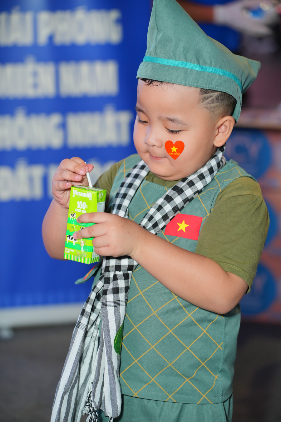 Những búp măng non của đất nước luôn được Vinamilk đặc biệt quan tâm chăm sóc dinh dưỡng. vnm-3004-09b.jpg