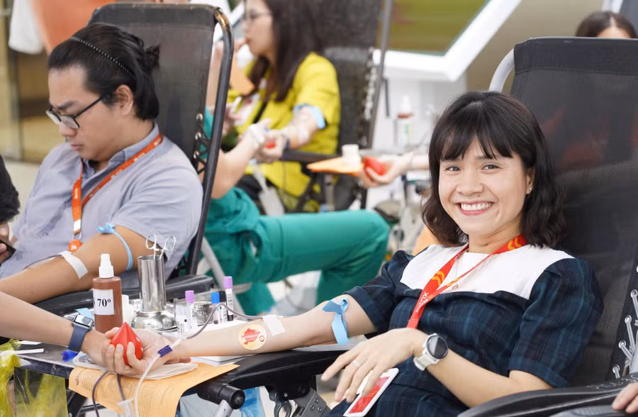 CBNV ROX Group tham gia hiến máu tình nguyện