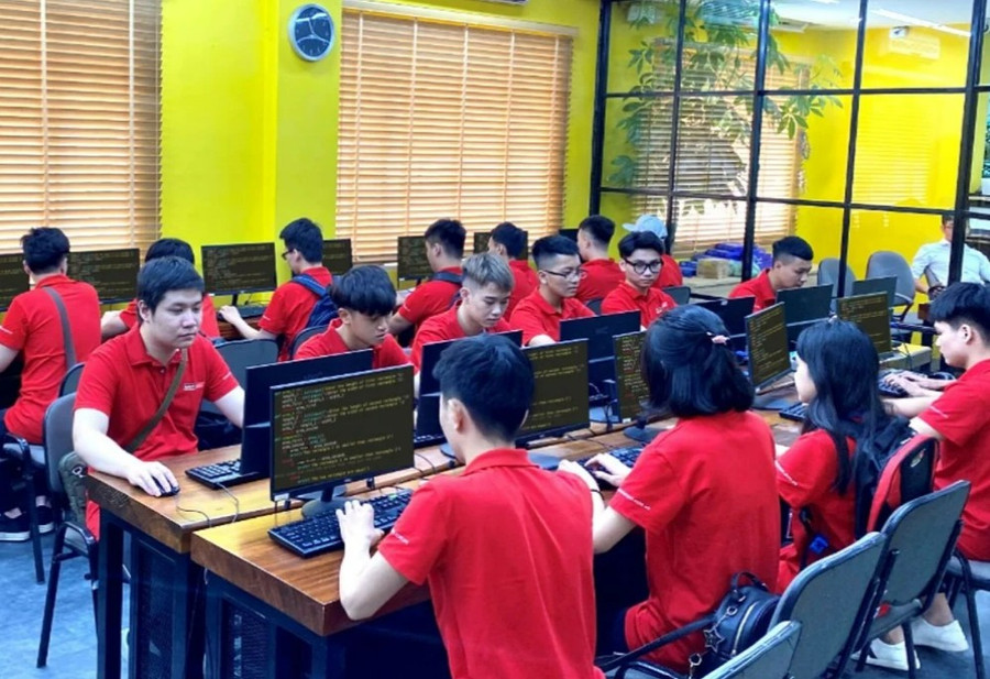 Sinh viên học lập trình tại một cơ sở của Tập đoàn Aptech toàn cầu tại Việt Nam