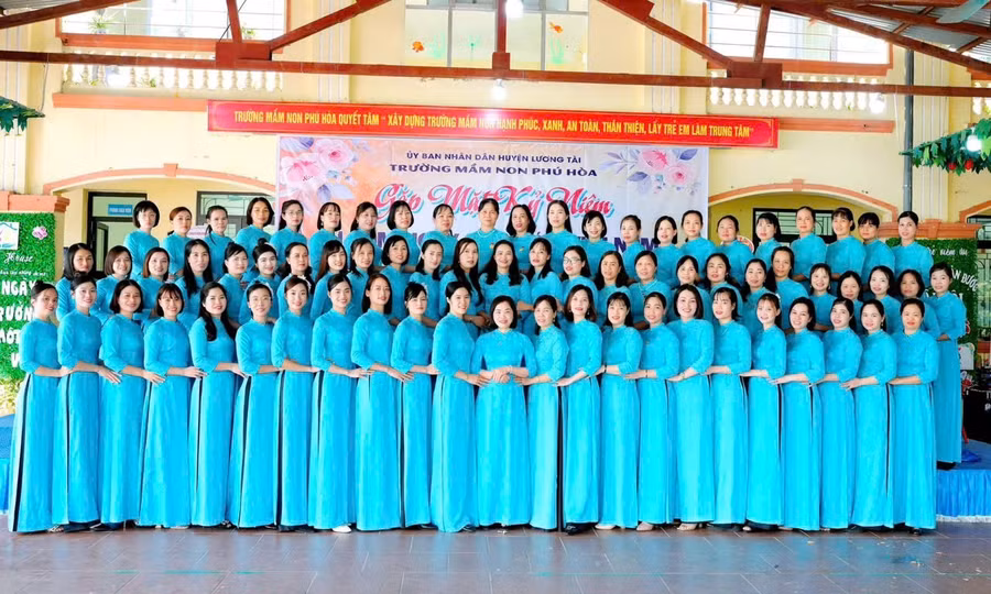 Tập thể cán bộ, giáo viên Trường MN Phú Hoà