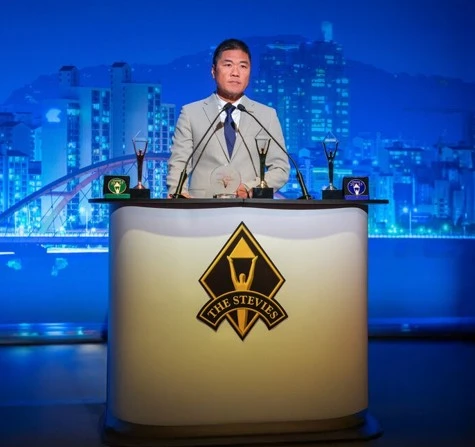 Ông Tạ Ngọc Đa, đại diện ROX Group nhận giải thưởng Stevie Awards 2025.
