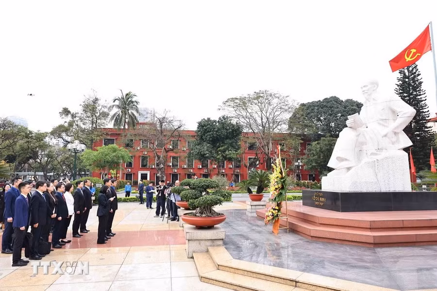 thanh-nien-viet-trung-13.jpg