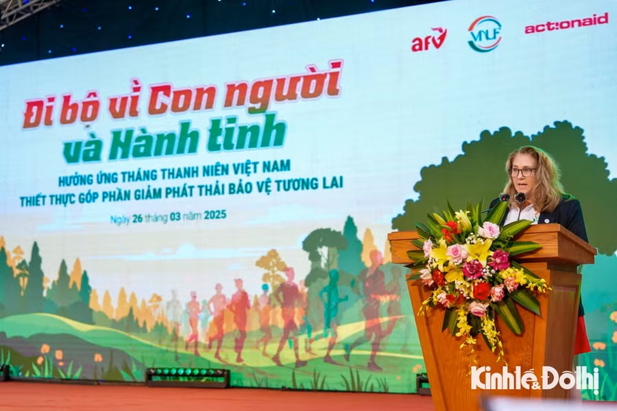 Lần đầu tham gia sự kiện tại Việt Nam, bà Jennifer Vidmo, Tổng Thư ký ActionAid Thụy Điển cho biết: “Chương trình đi bộ hôm nay không chỉ đơn thuần là một hoạt động phong trào nhất thời, mà là bước khởi đầu trong cam kết mạnh mẽ rằng mỗi hành động nhỏ đều có thể tạo nên thay đổi lớn. Tôi thật sự ấn tượng trước tinh thần sáng tạo, chủ động của thanh niên Việt Nam trong thúc đẩy các mục tiêu phát triển bền vững và ứng phó biến đổi khí hậu, phát huy tiềm năng, nâng cao chất lượng cuộc sống và xây dựng cộng đồng ngày càng vững mạnh".