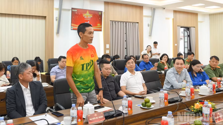 Ông Đỗ Ngọc Dương, Chủ tịch câu lạc bộ Công viên Thống Nhất chia sẻ tại buổi họp báo. (Ảnh: THẾ ĐẠI).