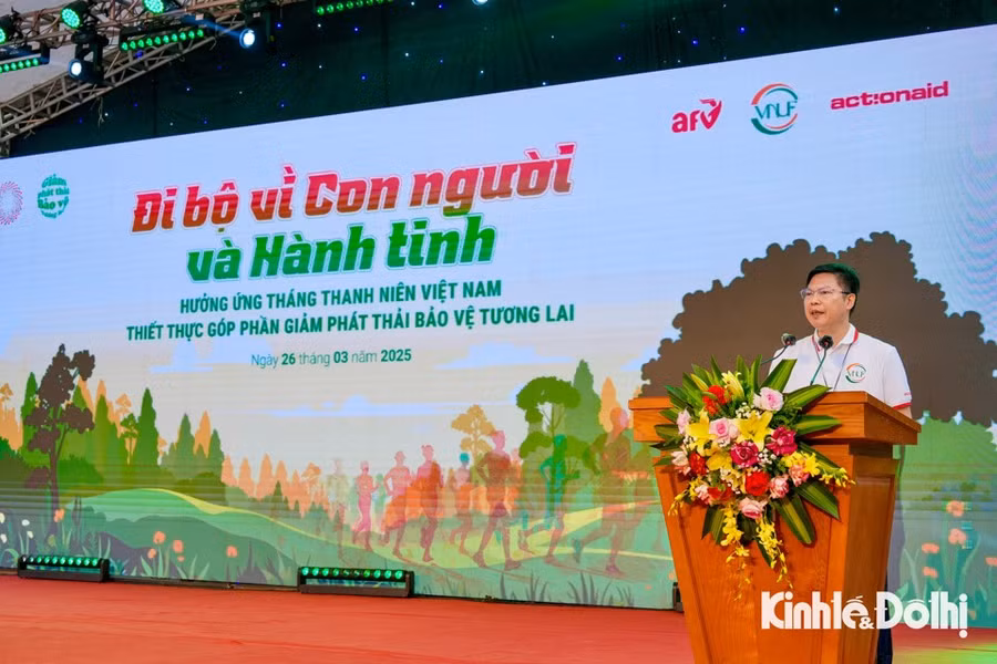 Phát biểu tại buổi lễ, GS.TS. Phạm Văn Điển, Hiệu trưởng Trường Đại học Lâm nghiệp cho biết: "Đi bộ vì Con người và Hành tinh" là một trong những hoạt động mà giảng viên và sinh viên Trường Đại học Lâm nghiệp thực hiện trách nhiệm của mình đối với sức khỏe bản thân và hành tinh của chúng ta. Bằng những bước chân đơn giản, các bạn trẻ không chỉ nâng cao thể lực mà góp phần tạo dựng lối sống xanh, giảm thiểu tác động xấu từ các phương tiện giao thông cá nhân. Mỗi bước đi hôm nay là một thông điệp mạnh mẽ gửi đến cộng đồng về trách nhiệm bảo vệ môi trường và là minh chứng cho sự kết nối giữa con người và thiên nhiên".