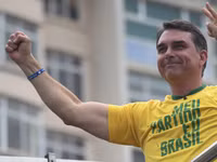 Thượng nghị sĩ Flavio Bolsonaro phát biểu tại một cuộc vận động tranh cử ở Rio de Janeiro, ngày 16/8/2026.