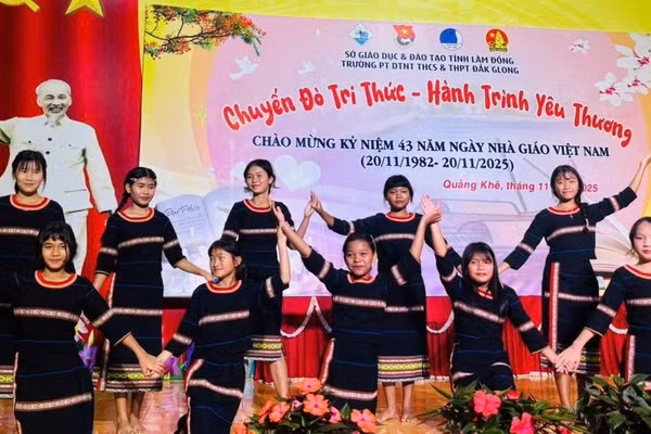 Từ những hoạt động gần gũi, sáng tạo, Trường PTDTNT THCS – THPT Đắk Glong đang từng ngày khơi dậy niềm tự hào và ý thức gìn giữ bản sắc trong mỗi học sinh.