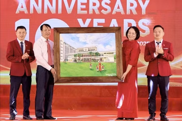 Trường Tiểu học, THCS và THPT Victory kỷ niệm 10 năm ngày thành lập.