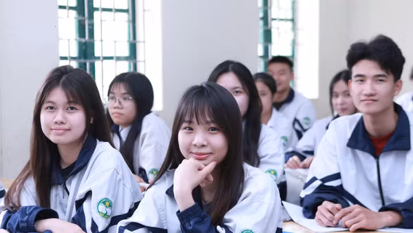 Học sinh Trường THPT Hoài Đức B, xã An Khánh, Hà Nội. Ảnh: Đình Tuệ.