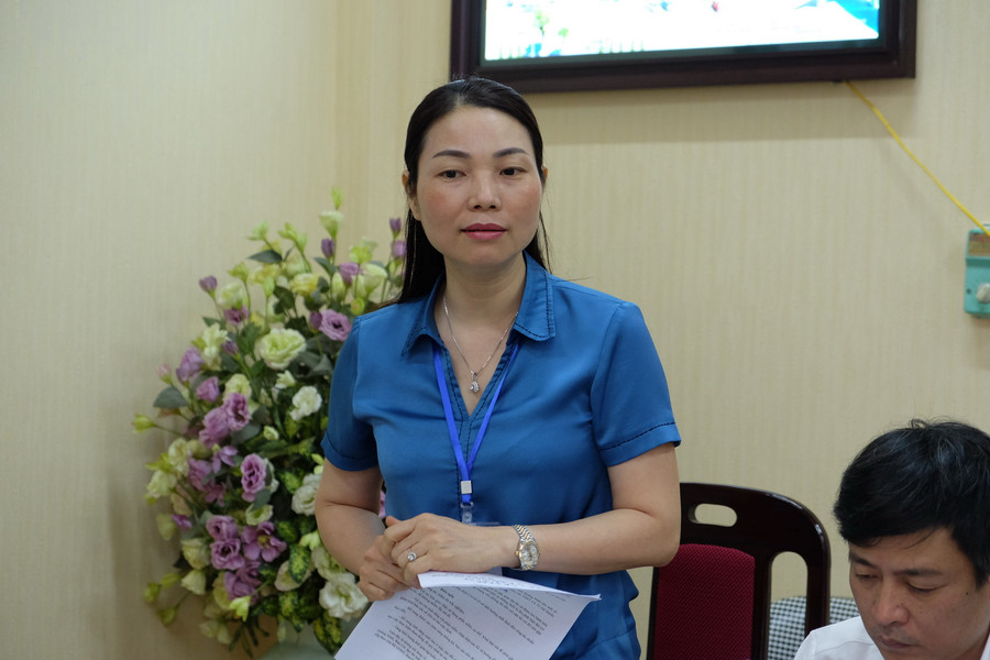 Bà Nguyễn Thị Thúy – Giám đốc Sở GD&ĐT Quảng Ninh báo cáo tại buổi làm việc Bà Nguyễn Thị Thúy – Giám đốc Sở GD&ĐT Quảng Ninh báo cáo tại buổi làm việc