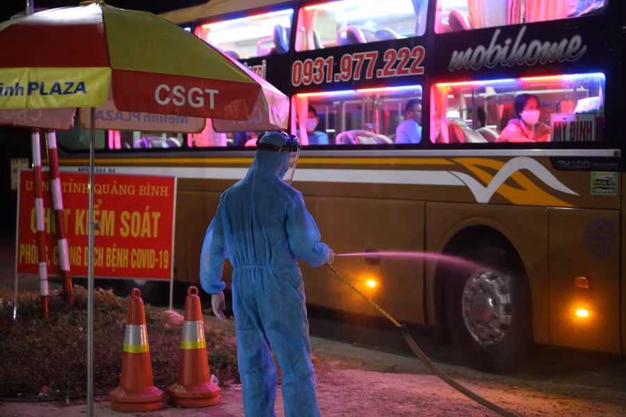 Chốt kiểm soát phòng chống dịch bệnh Covid - 19 được UBND tỉnh Quảng Bình thành lập nhằm kiểm soát dịch tễ đối với người dân từ những vùng dịch bệnh đến hoặc đi qua địa bàn tỉnh.